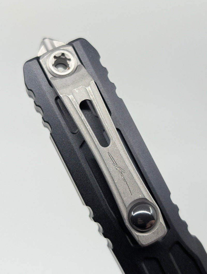 Microtech Signature Series Ultratech EX - ZBP Hellhound Black Out the Front Knife