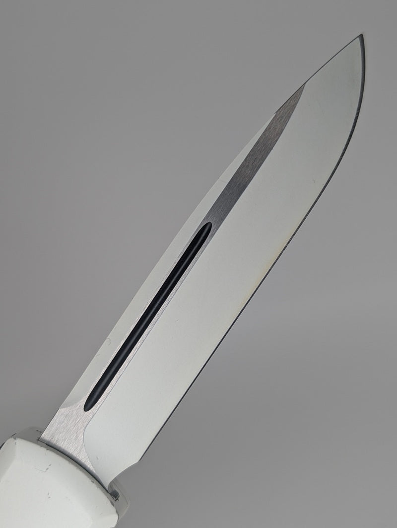 Microtech-Ultratech-Stormtrooper-White-Out-The-Front-Knife-Blade