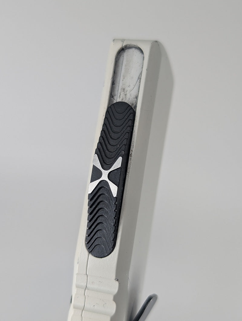 Microtech-Ultratech-Stormtrooper-White-Out-The-Front-Knife-Button