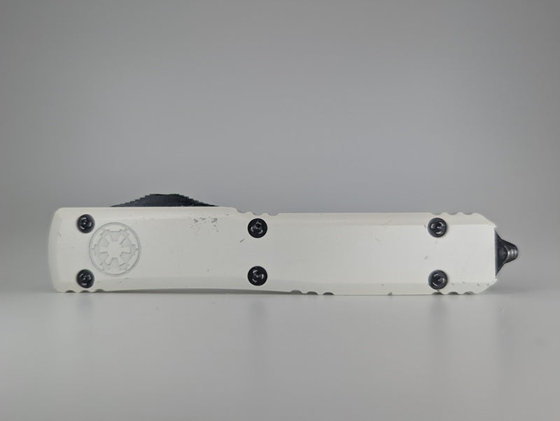 Microtech-Ultratech-Stormtrooper-White-Out-The-Front-Knife-Front