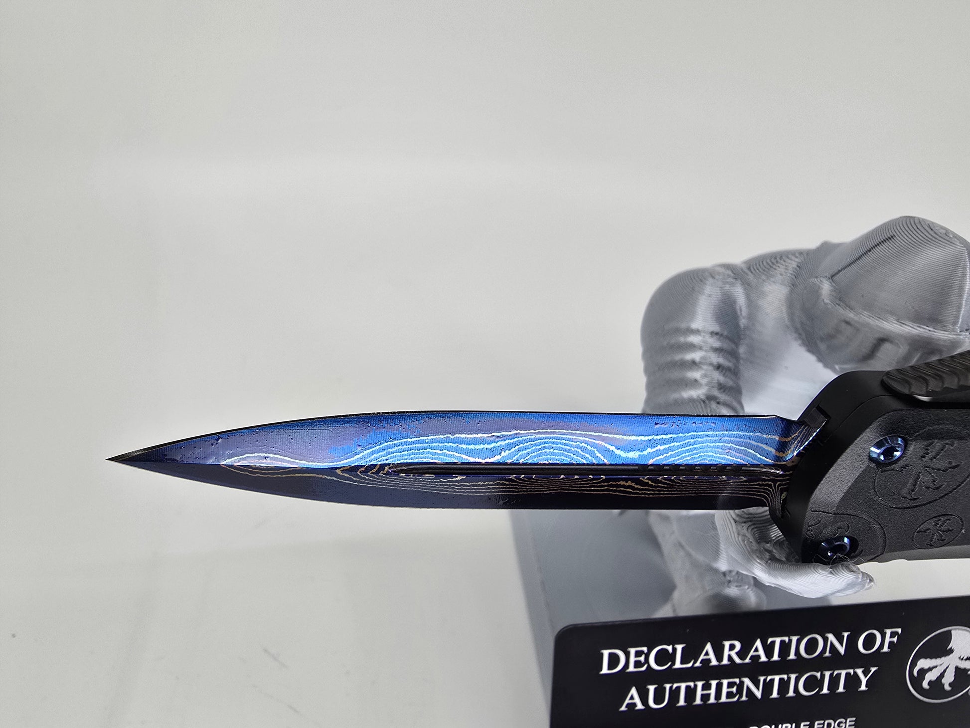 Microtech Mini Hera 2 Marfione Select Blued Baker Ford Coppermai Damascus  blade close up