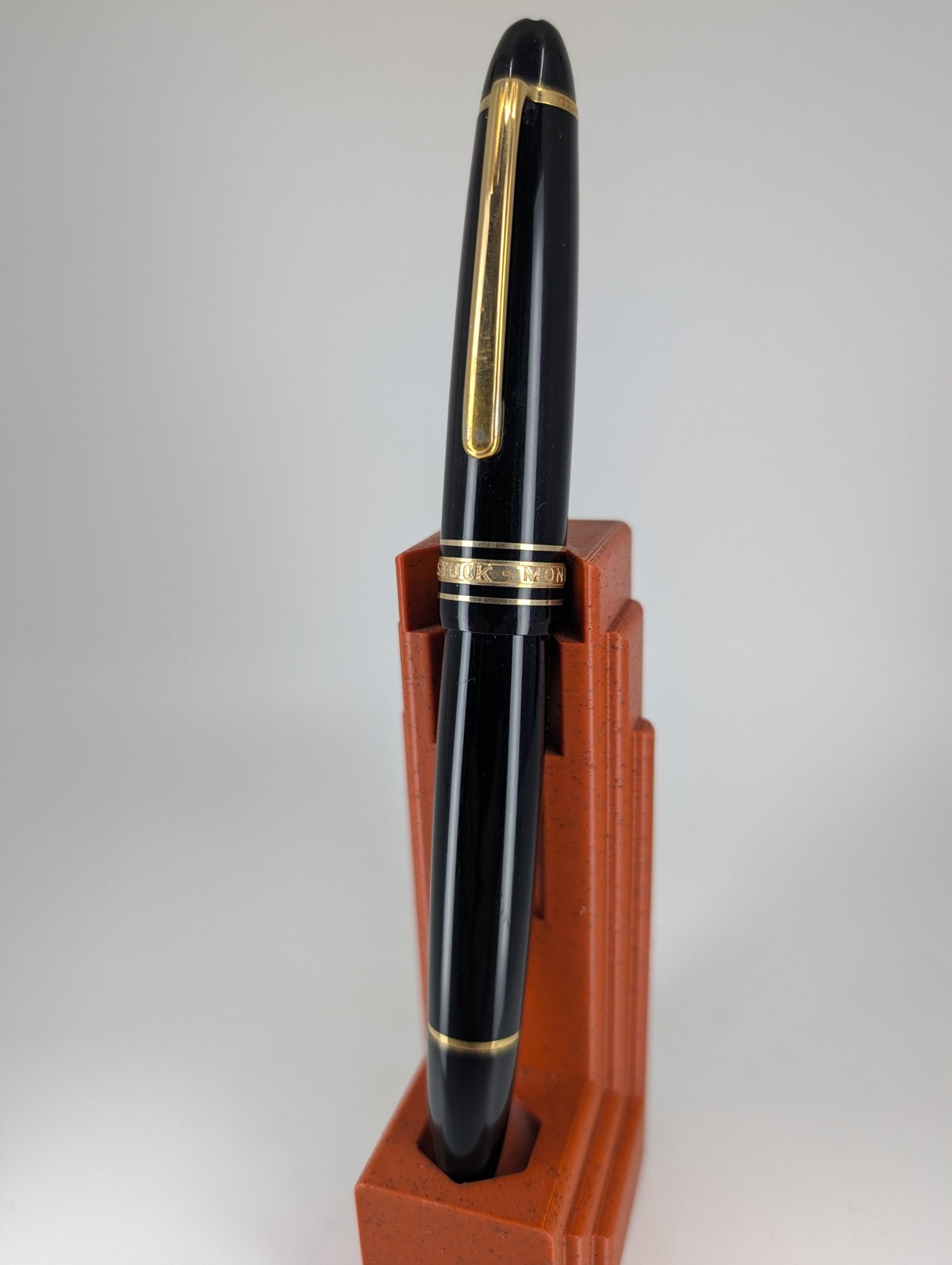 *Consignment* Montblanc Meisterstuck 147 Traveler Black w/ Gold Accent 18k Gold Medium Nib