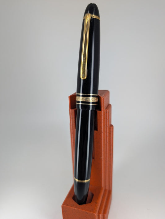 *Consignment* Montblanc Meisterstuck 147 Traveler Black w/ Gold Accent 18k Gold Medium Nib