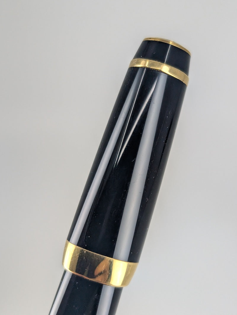*Consignment* Montblanc Bohéme Rouge Medium Size Non-Retractable Fountain Pen 14k Gold Double Broad Nib