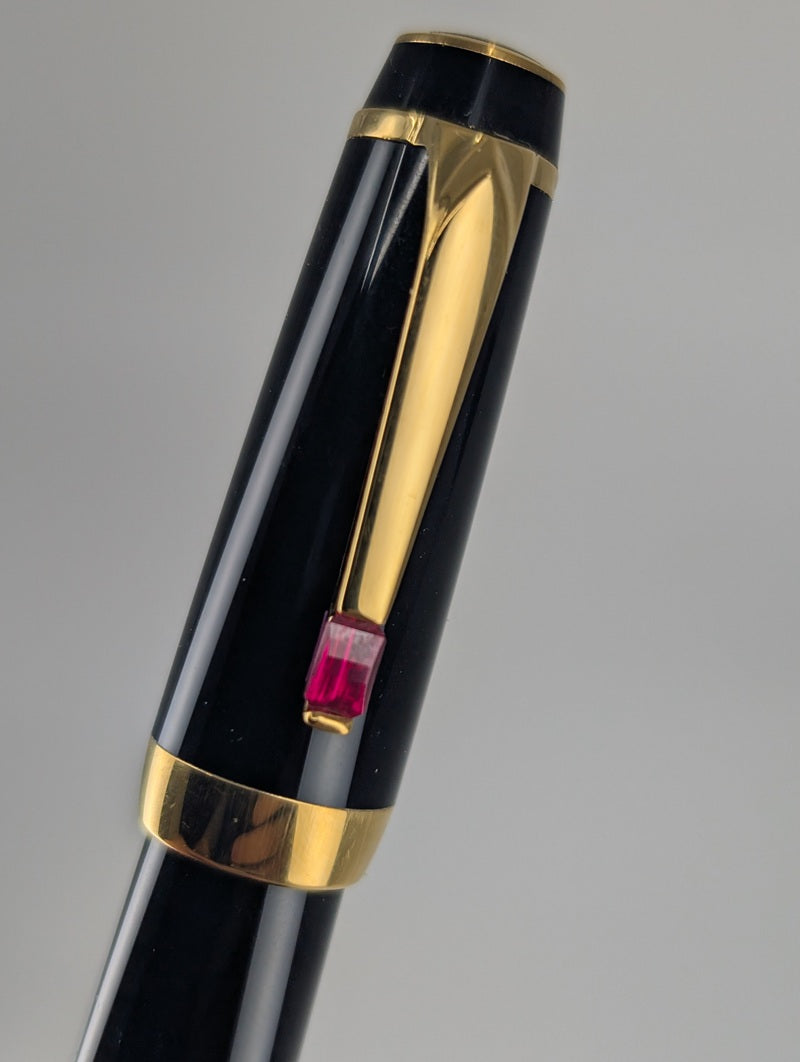 *Consignment* Montblanc Bohéme Rouge Medium Size Non-Retractable Fountain Pen 14k Gold Double Broad Nib