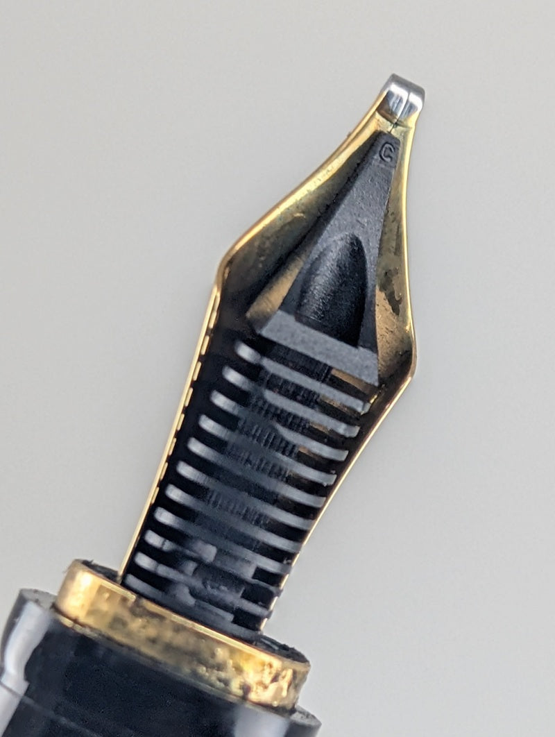 *Consignment* Montblanc Bohéme Rouge Medium Size Non-Retractable Fountain Pen 14k Gold Double Broad Nib