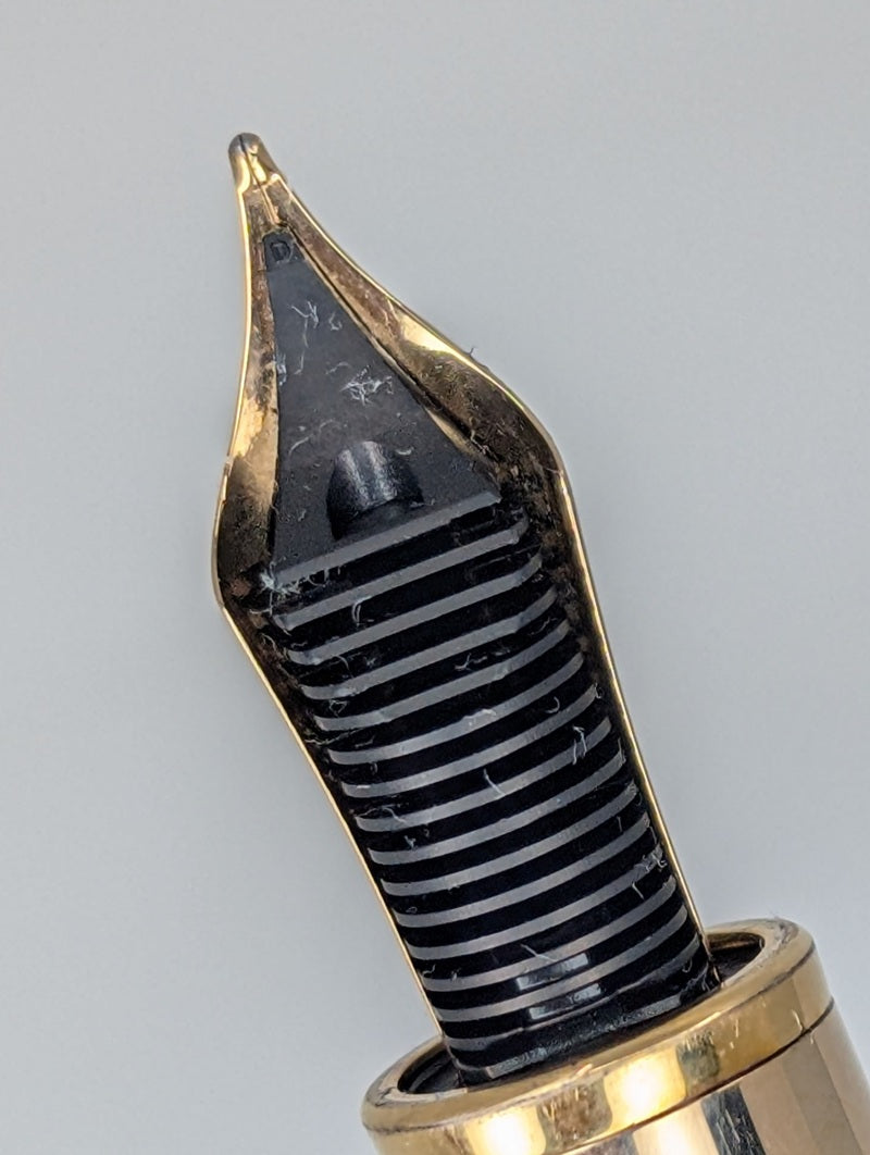 *Consignment* Montblanc 146 LeGrand Meisterstuck Solitaire Calligraphy Burgundy Fountain Pen 18k Gold Medium Nib
