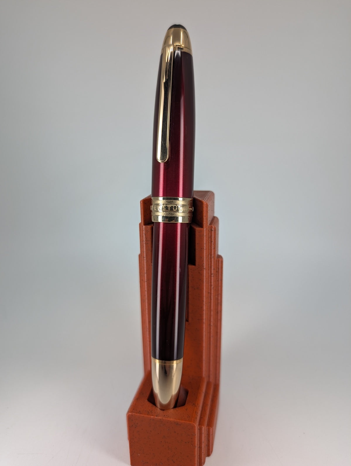 *Consignment* Montblanc 146 LeGrand Meisterstuck Solitaire Calligraphy Burgundy Fountain Pen 18k Gold Medium Nib