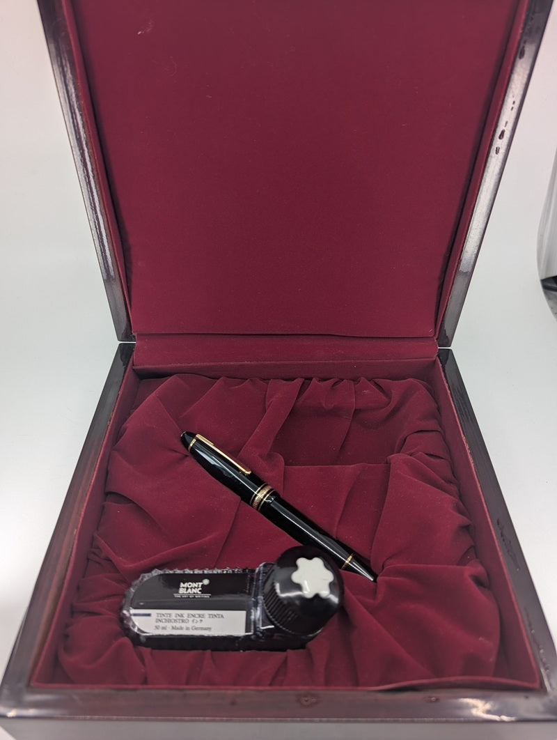 *Consignment* Montblanc Meisterstuck 147 Traveler Fountain Pen 14k Gold Medium Nib
