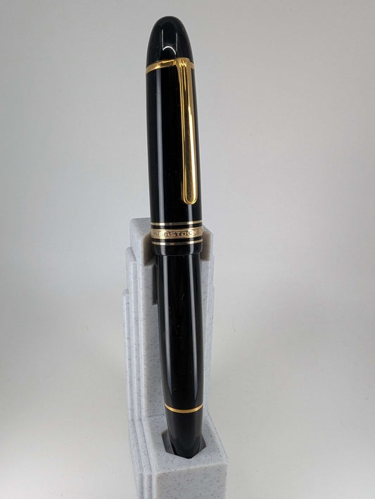 *Consignment* Montblanc Meisterstuck 149 Black / Gold Fountain Pen 18c Gold Nib