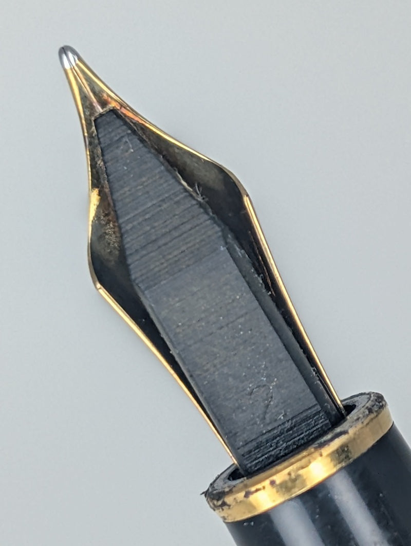 *Consignment* Montblanc Meisterstuck Classique Fountain Pen 14k Gold Medium Nib