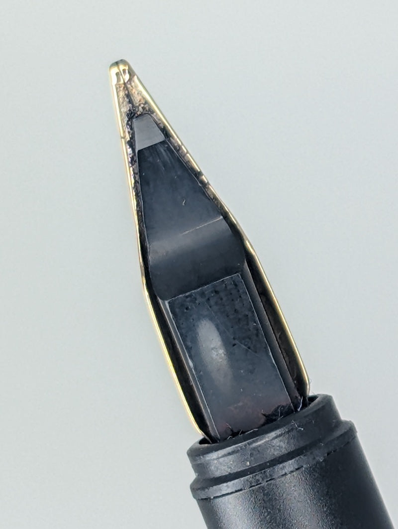 *Consignment* Montblanc Noblesse Oblige Black Fountain Pen Broad Nib
