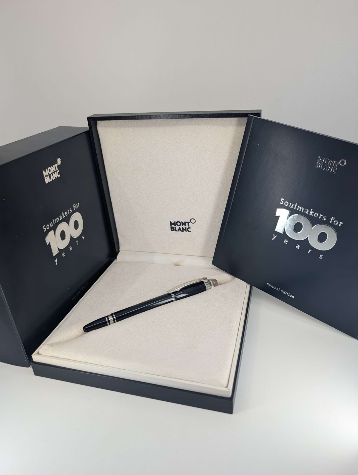 *Consignment* Montblanc "Soulmakers for 100 Years" Starwalker Unlimited Fountain Pen 18k Gold Medium Nib