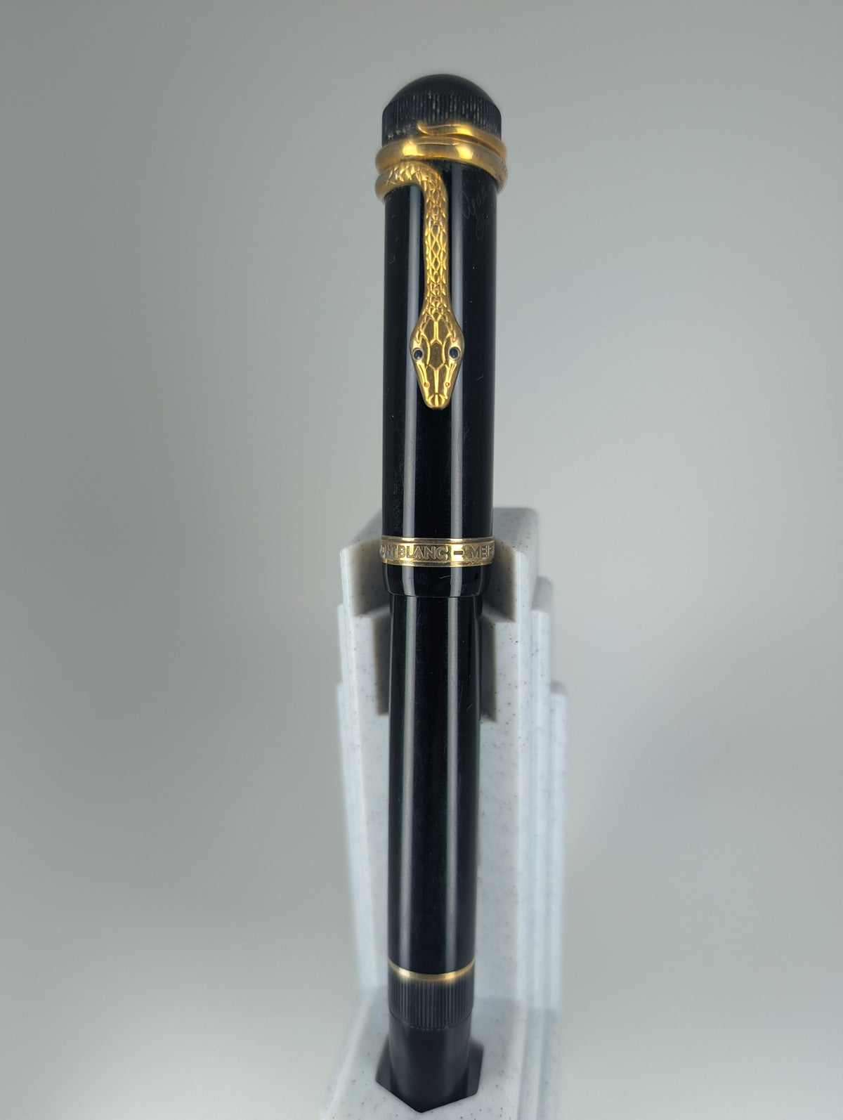 *Consignment* Montblanc Writer's Edition Agatha Christie Vermeil Fountain Pen 18k Broad Nib