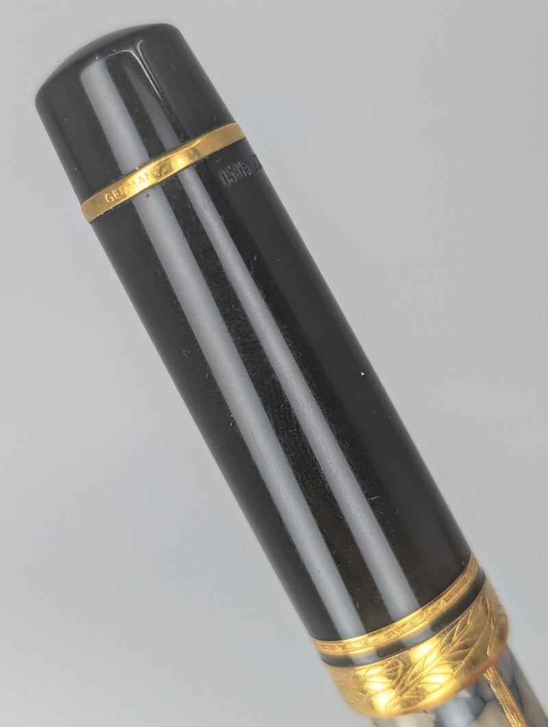 *Consignment* Montblanc Alexandre Dumas Fountain Pen 18k Gold Broad Nib