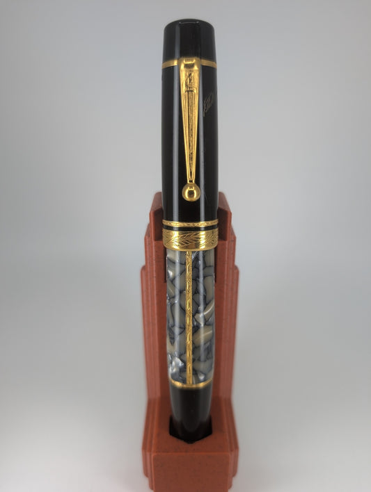 *Consignment* Montblanc Alexandre Dumas Fountain Pen 18k Gold Broad Nib