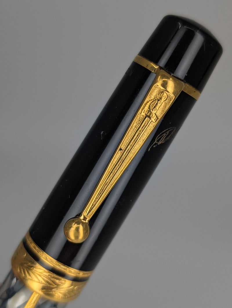 *Consignment* Montblanc Writer's Edition 1996 Alexandre Dumas Fountain Pen 18k Gold