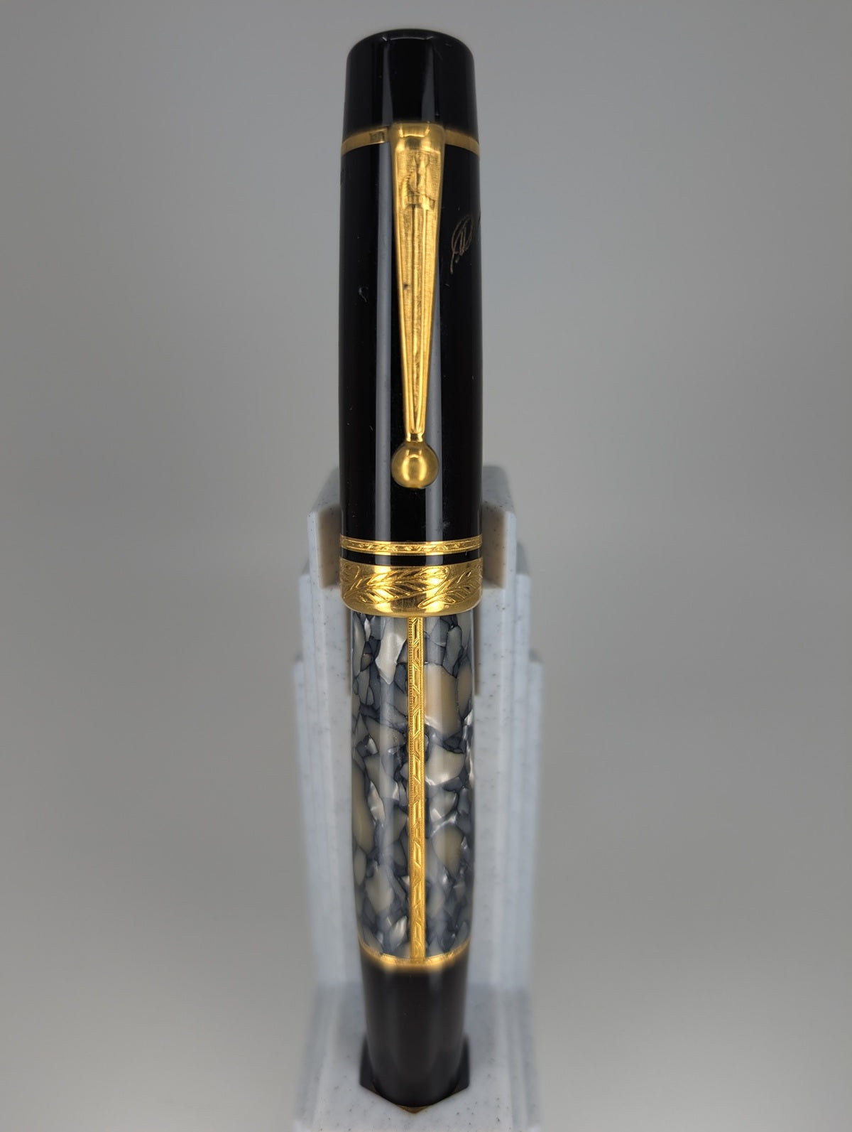 *Consignment* Montblanc Writer's Edition 1996 Alexandre Dumas Fountain Pen 18k Gold