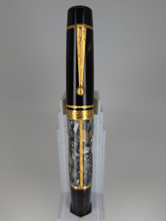 *Consignment* Montblanc Writer's Edition 1996 Alexandre Dumas Fountain Pen 18k Gold