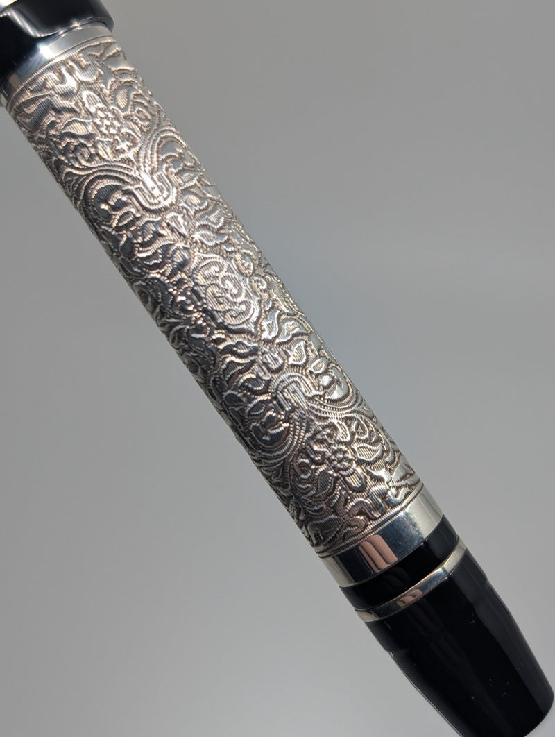 *Consignment* Montegrappa Russia Cosmopolitan "Golden Room" Fountain Pen 18k Gold Medium Nib