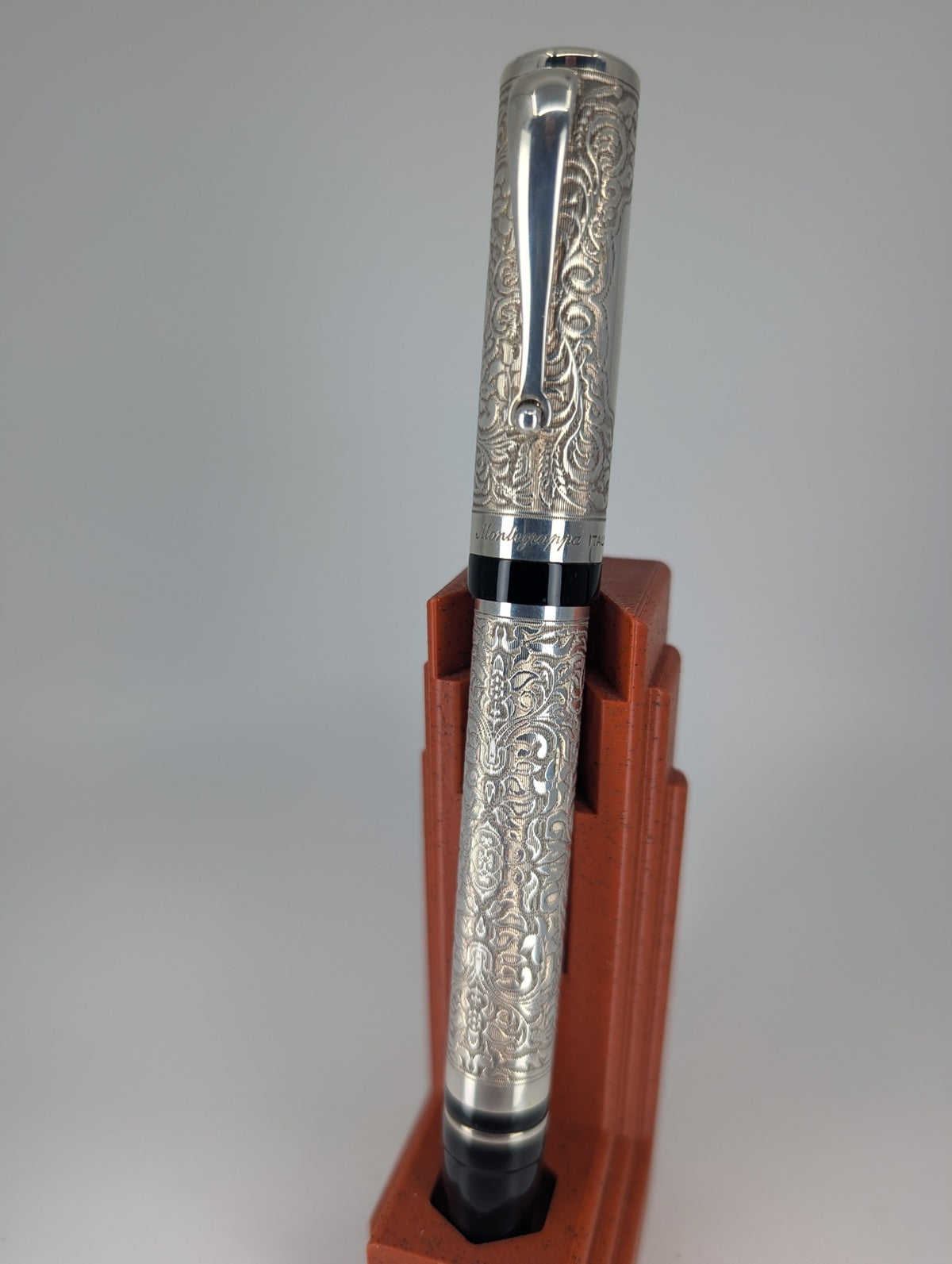 *Consignment* Montegrappa Russia Cosmopolitan "Golden Room" Fountain Pen 18k Gold Medium Nib