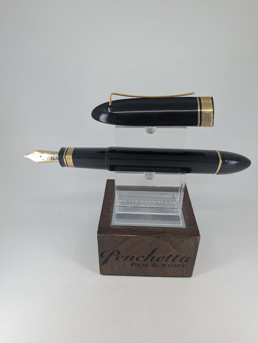 *Consignment* OMAS 360 Black Fountain Pen 18k Gold Broad Nib