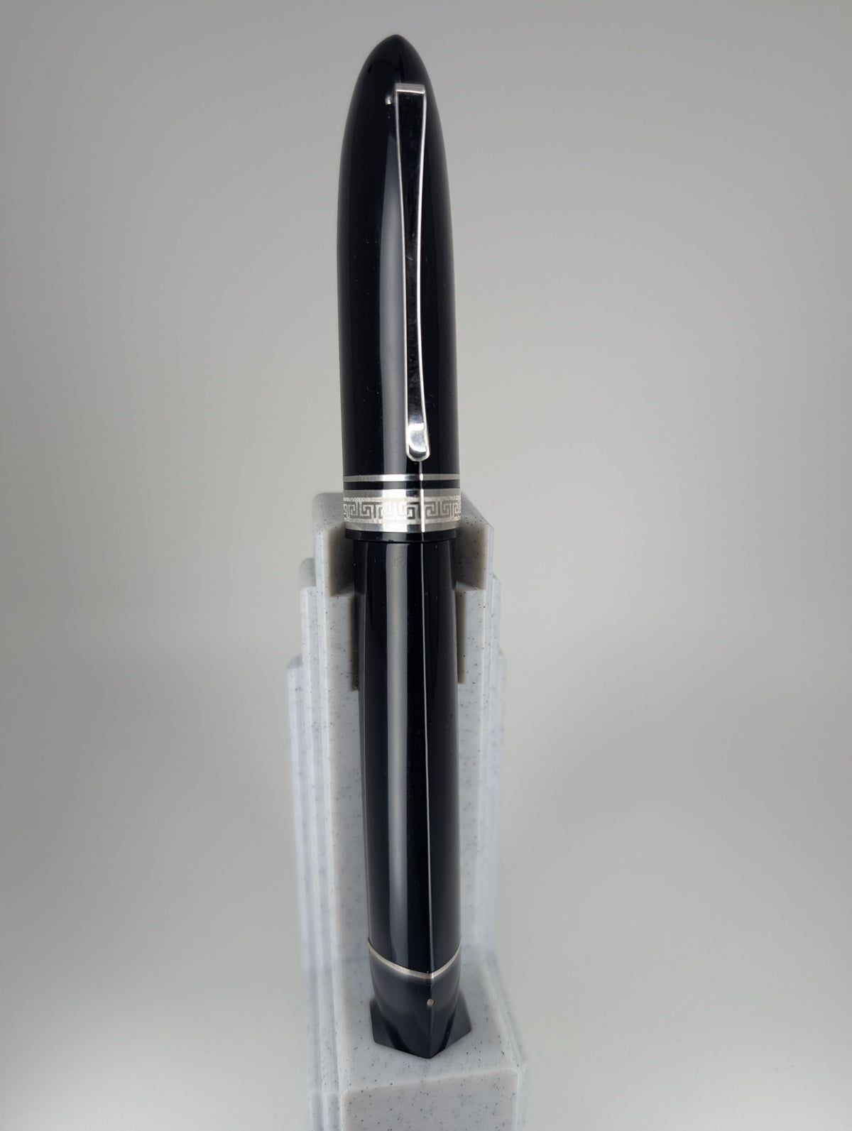 *Consignment* OMAS 360 "Old Style" Black / Silver Fountain Pen 18k Gold Fine Nib