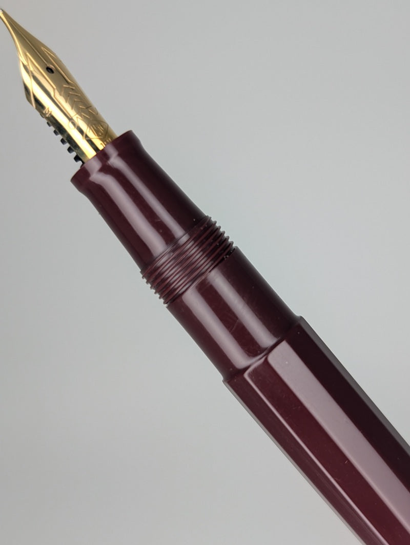 *Consignment* OMAS 555-F Burgundy Fountain Pen 18k Gold Medium Nib
