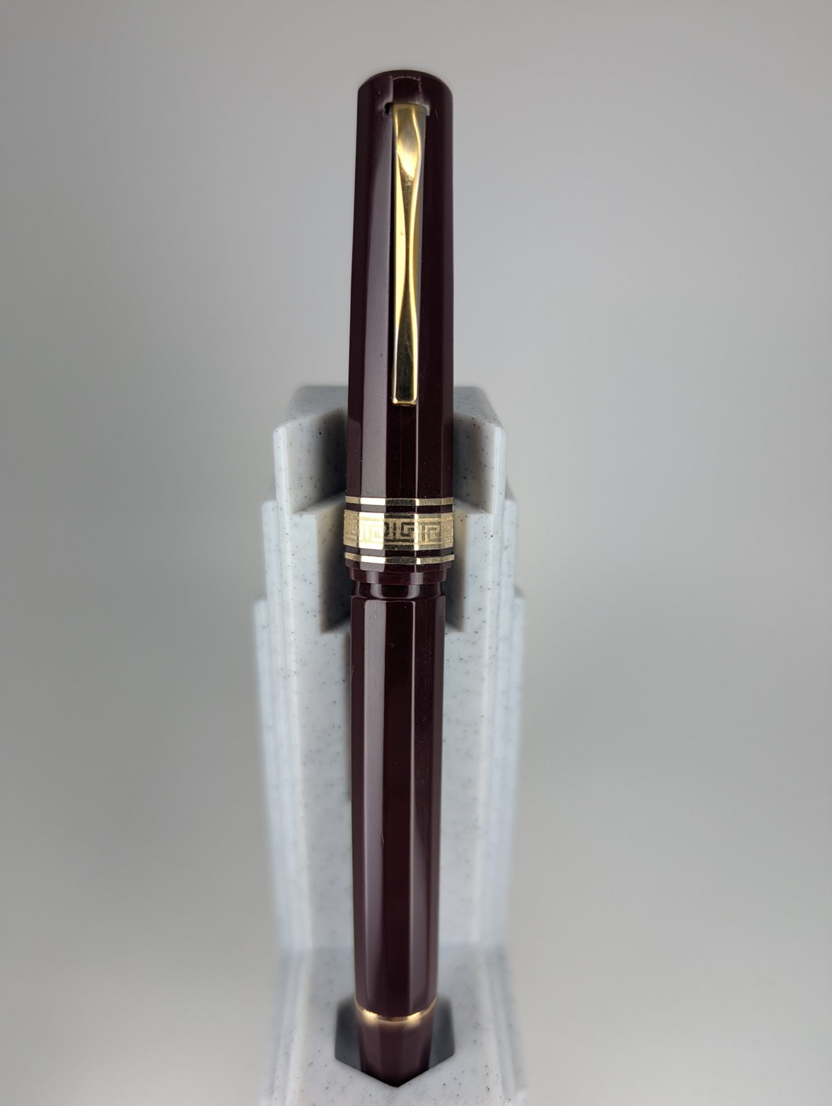 *Consignment* OMAS 555-F Burgundy Fountain Pen 18k Gold Medium Nib