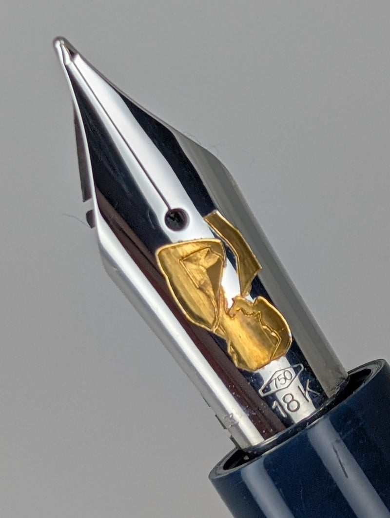 *Consignment* OMAS Society Silver Piston Filler Fountain Pen 18k Gold Medium Nib