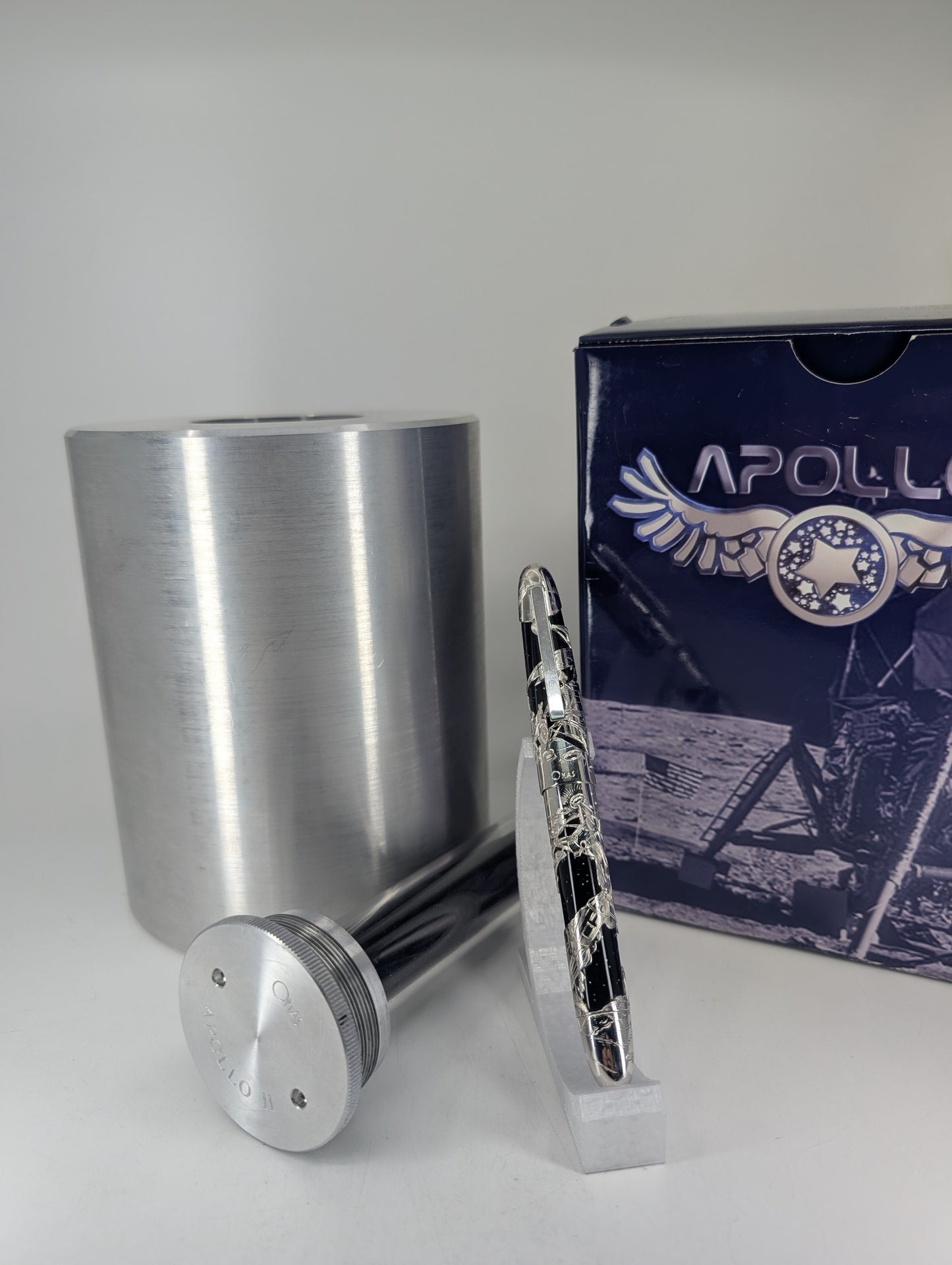 *Consignment* OMAS Apollo 11 White Overlay Limited Edition Fountain Pen 18k Medium Nib #9 of 69