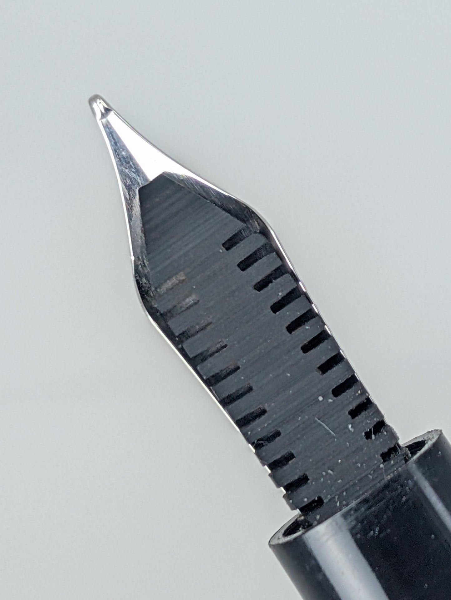 *Consignment* OMAS Apollo 11 White Overlay Limited Edition Fountain Pen 18k Medium Nib #9 of 69