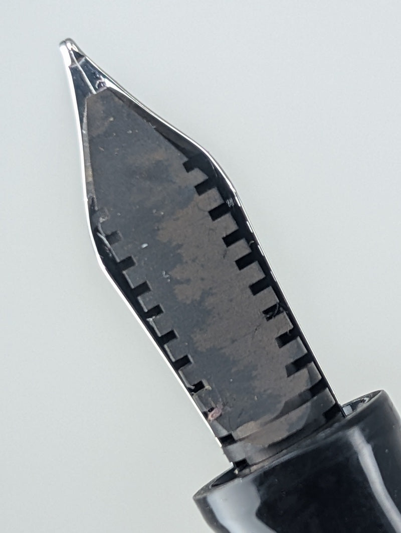 *Consignment* Omas Paragon Black Fountain Pen Medium Nib