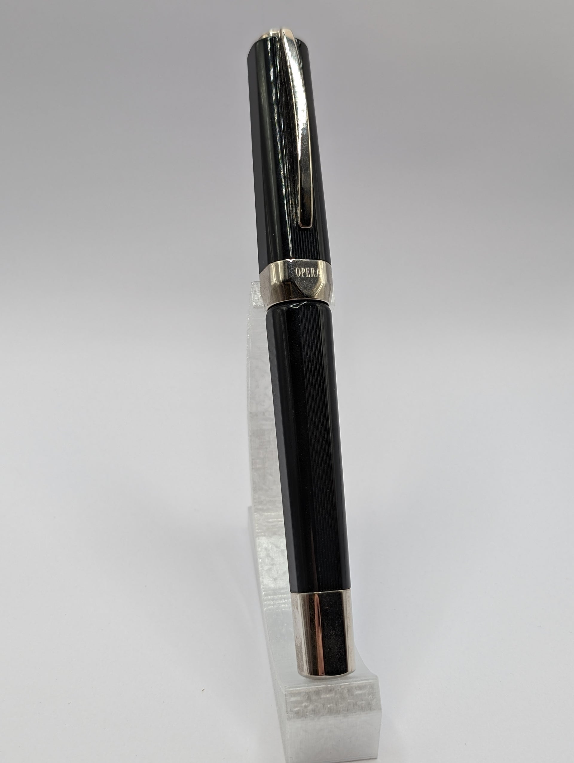 visconti opera master tobacco Essence Fountain Pens Stargazer.This fountain pen features avibrant swirly green bodyand cap with hints of blue OPERA MASTER SAVANNA FOUNTAIN PEN