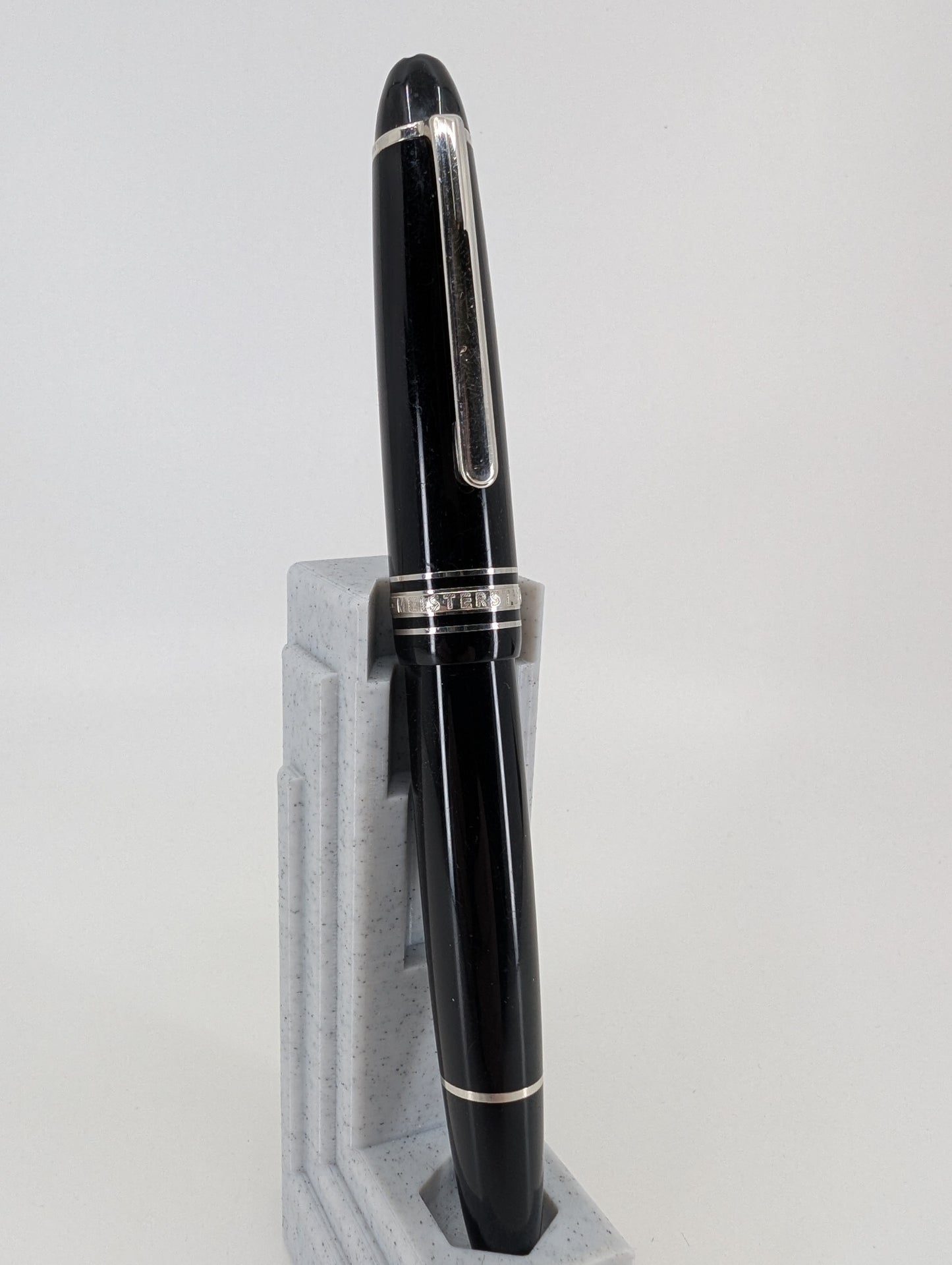 *Consignment* Montblanc Meisterstuck Platinum-Coated LeGrand Rollerball Pen
