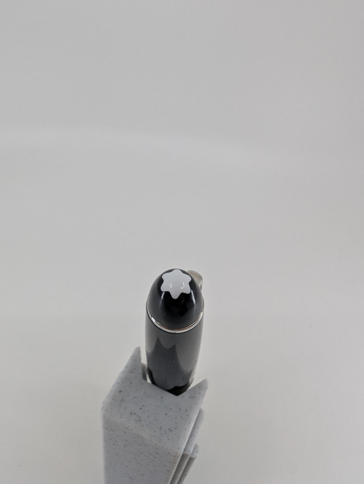 *Consignment* Montblanc Meisterstuck Platinum-Coated LeGrand Rollerball Pen