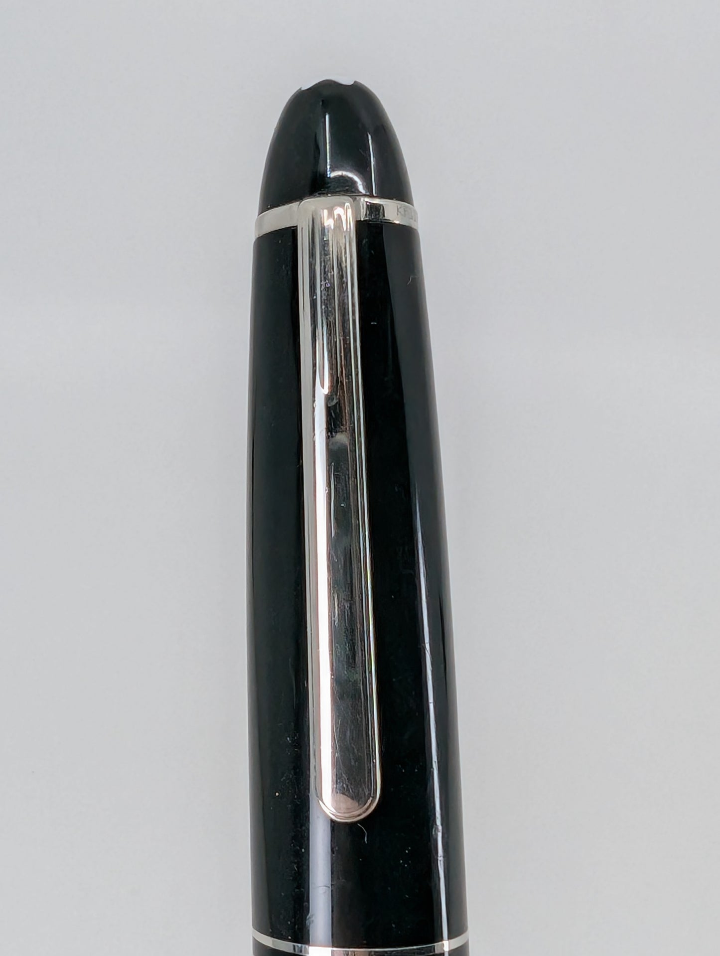 *Consignment* Montblanc Meisterstuck Platinum-Coated LeGrand Rollerball Pen