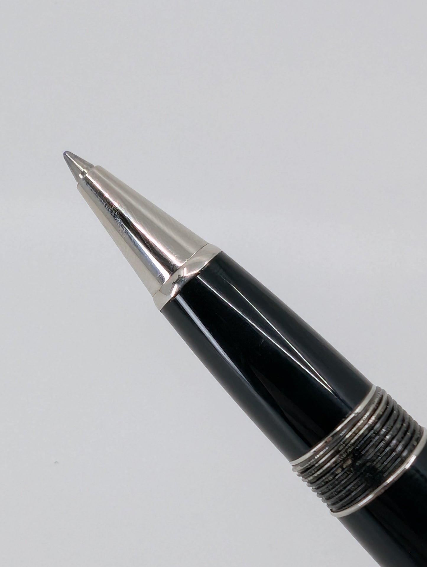 *Consignment* Montblanc Meisterstuck Platinum-Coated LeGrand Rollerball Pen