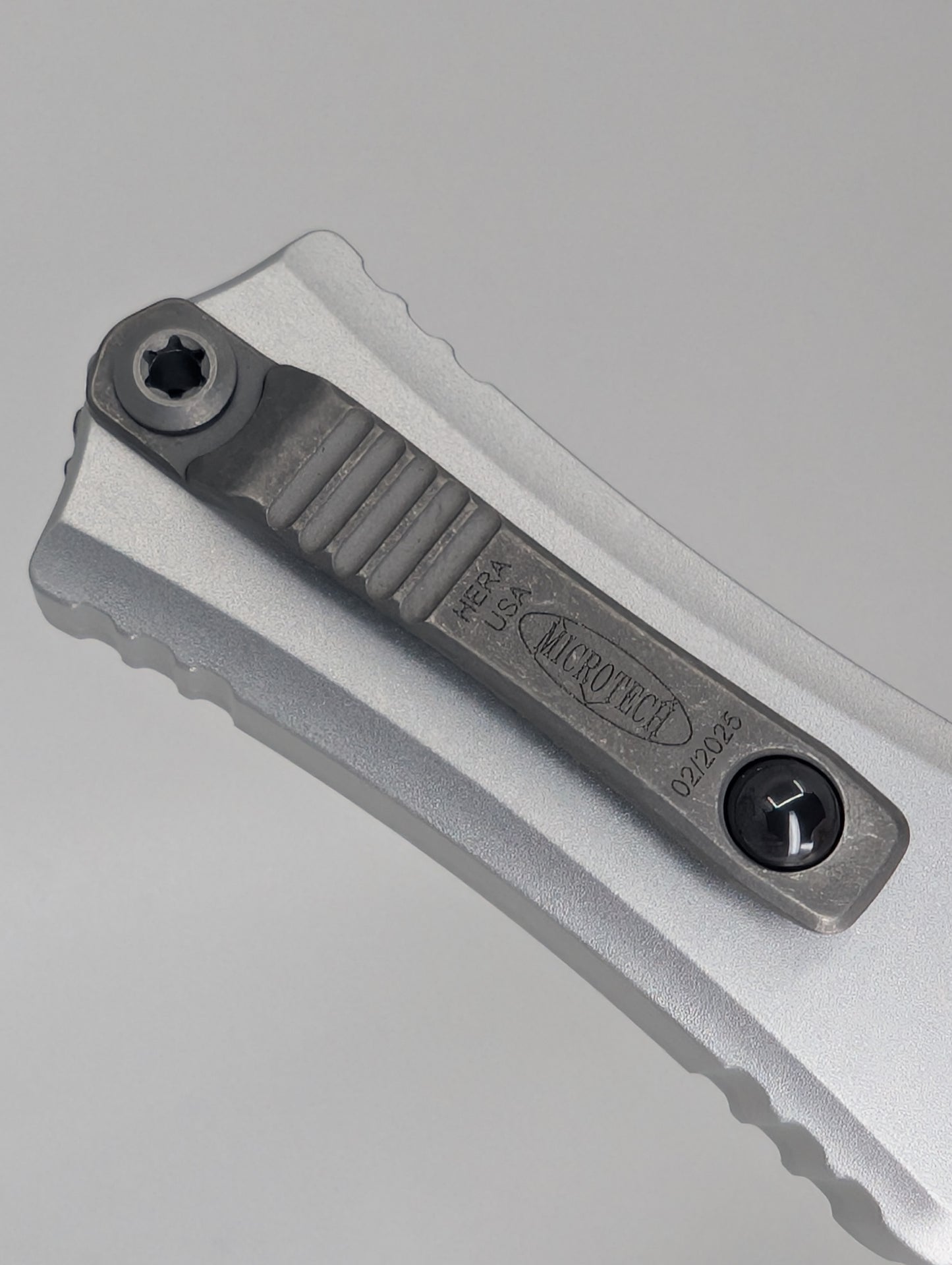 Microtech Hera II Mini S/E Clear Out the Front Knife
