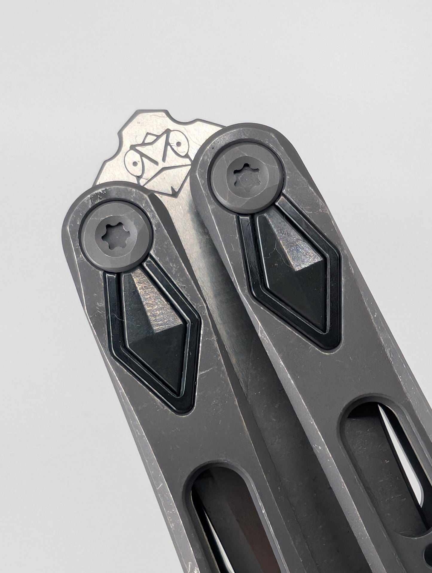 Poikilo PM1 Hydra Tanto Live Blade Balisong