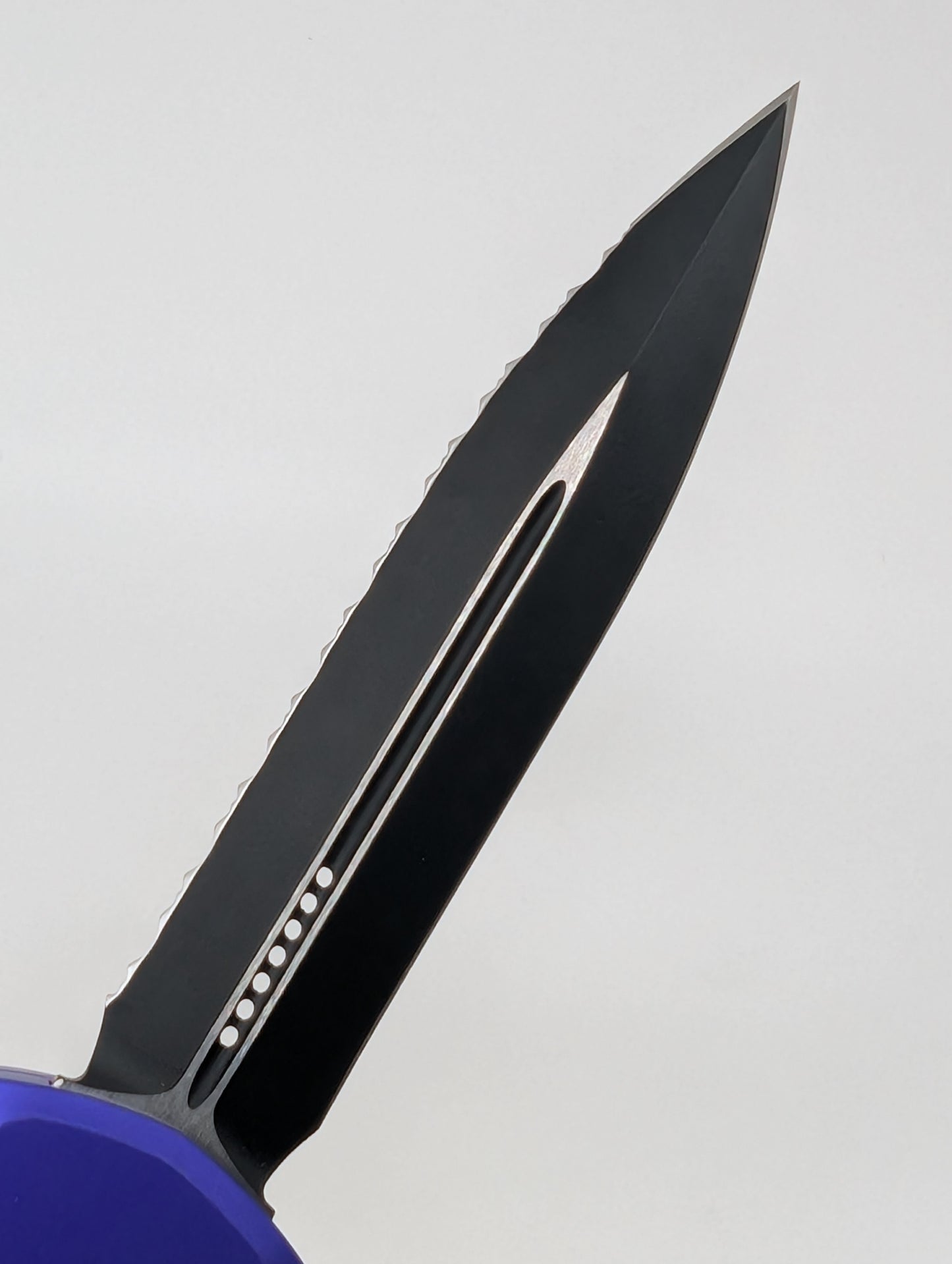 Microtech Hera II Mini D/E Purple Full Serrated Out the Front Knife
