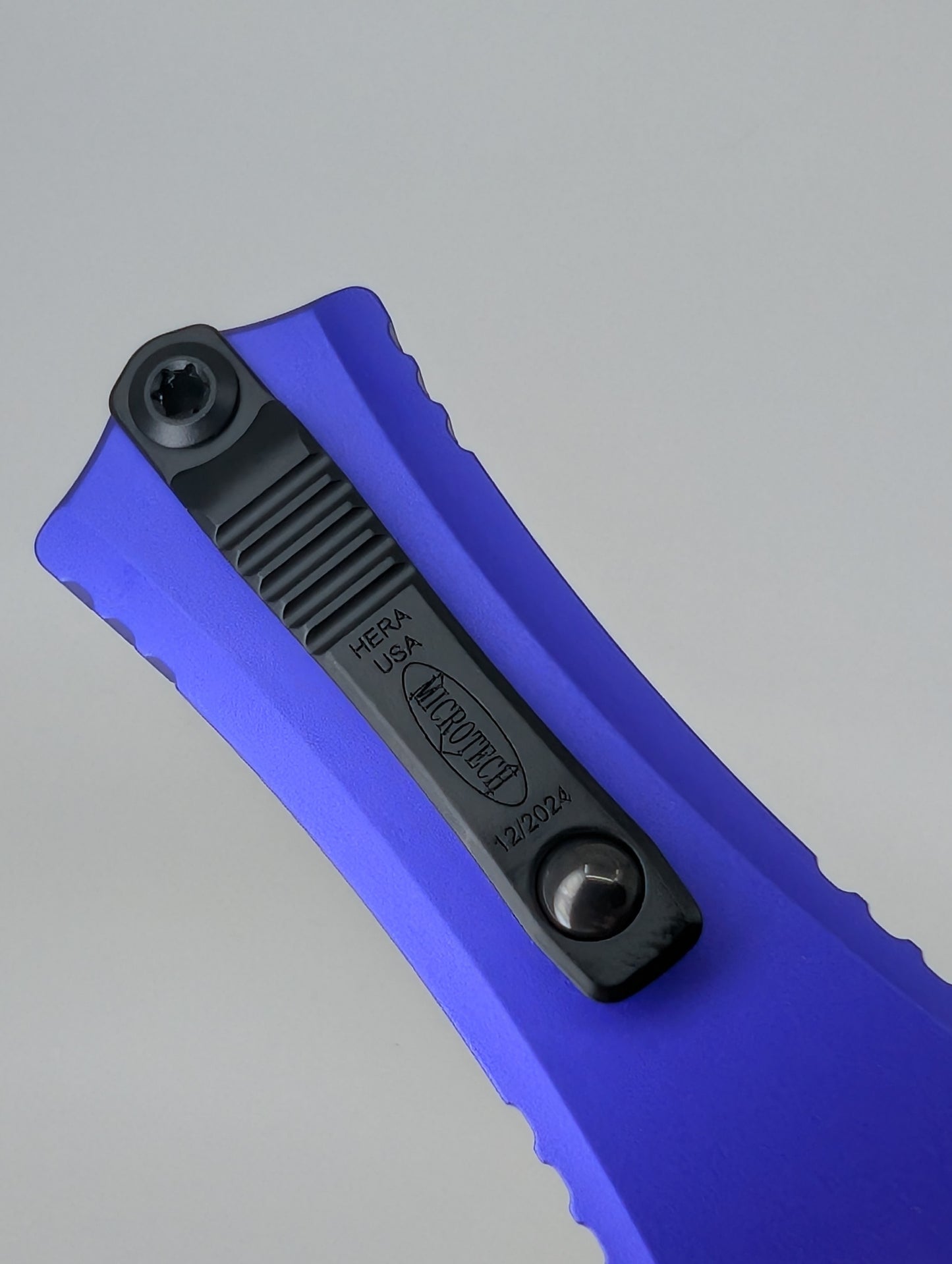 Microtech Hera II Mini D/E Purple Full Serrated Out the Front Knife