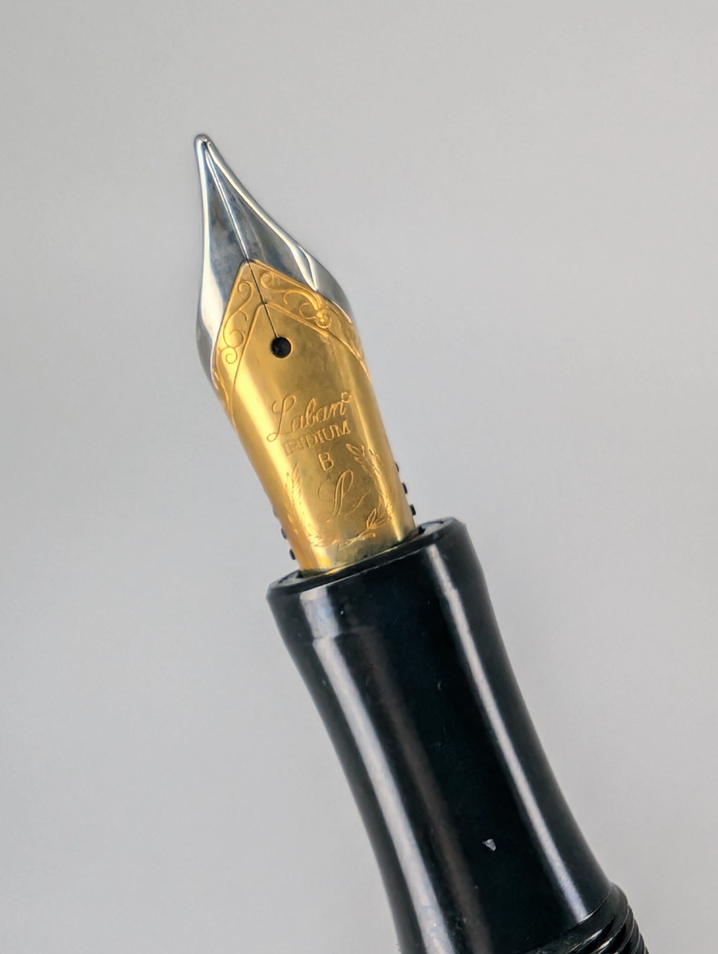 *Consignment* Laban Labrador Fountain Pen Iridium Broad Nib