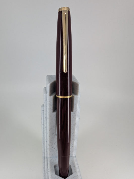 *Consignment* Montblanc 320 Burgundy Fountain Pen 14k Gold Nib