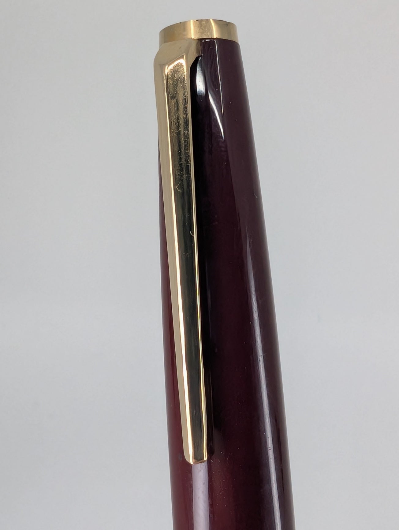 *Consignment* Montblanc 320 Burgundy Fountain Pen 14k Gold Nib