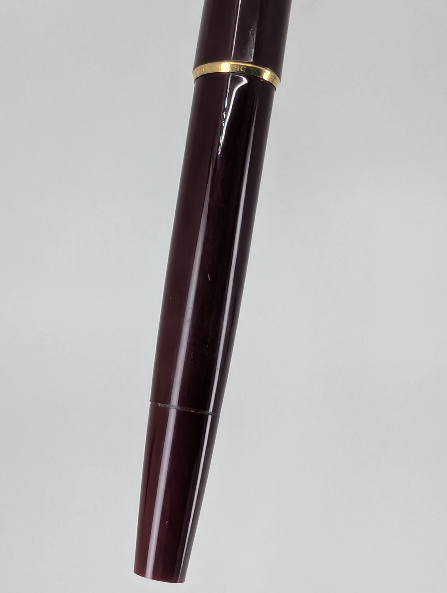 *Consignment* Montblanc 320 Burgundy Fountain Pen 14k Gold Nib