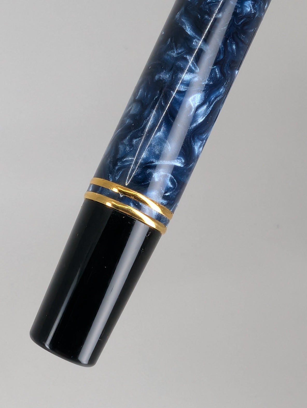 *Consignment* Parker Duofold International Blue Marble Fountain Pen 18c Gold Medium Nib