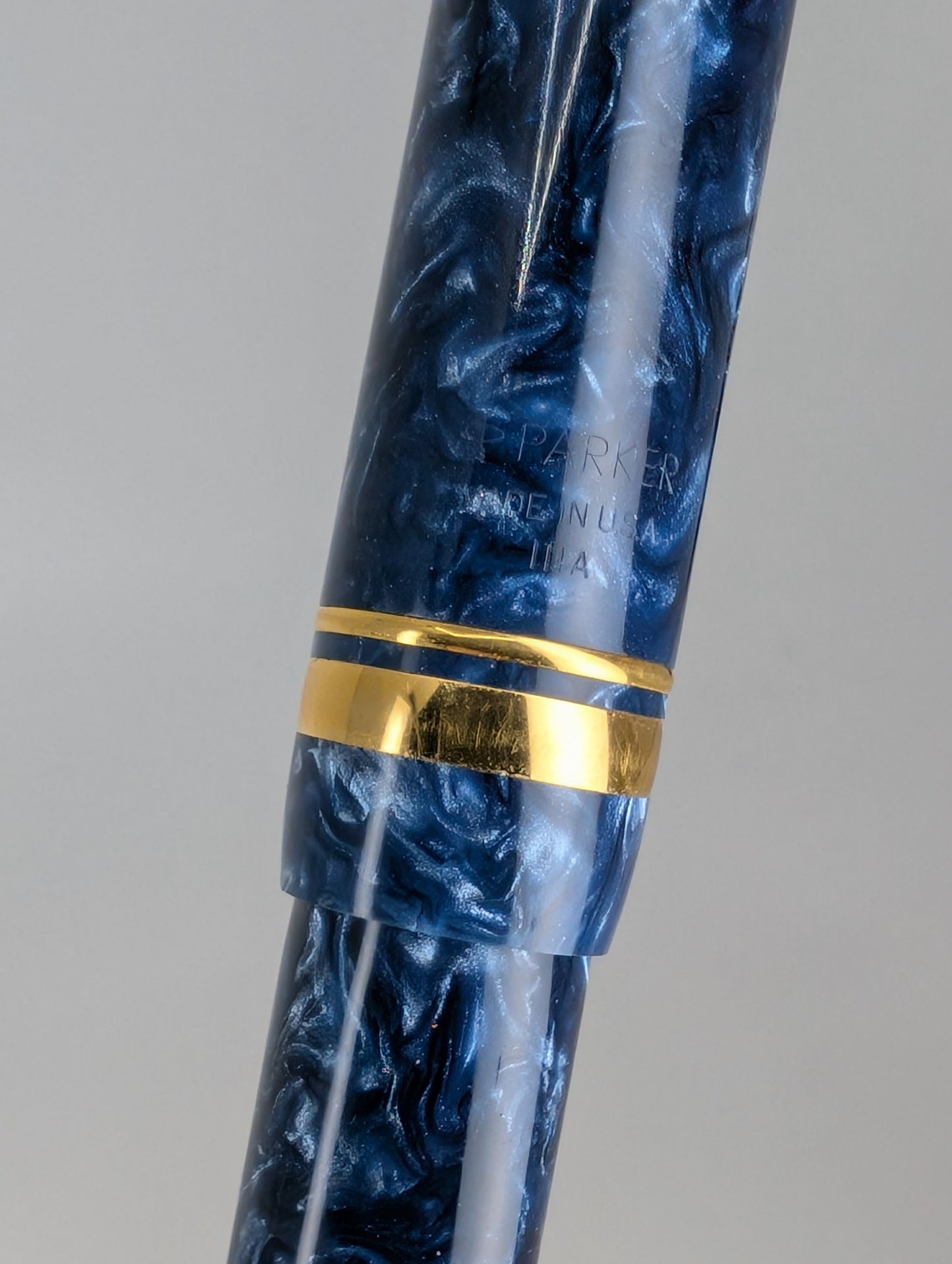 *Consignment* Parker Duofold International Blue Marble Fountain Pen 18c Gold Medium Nib