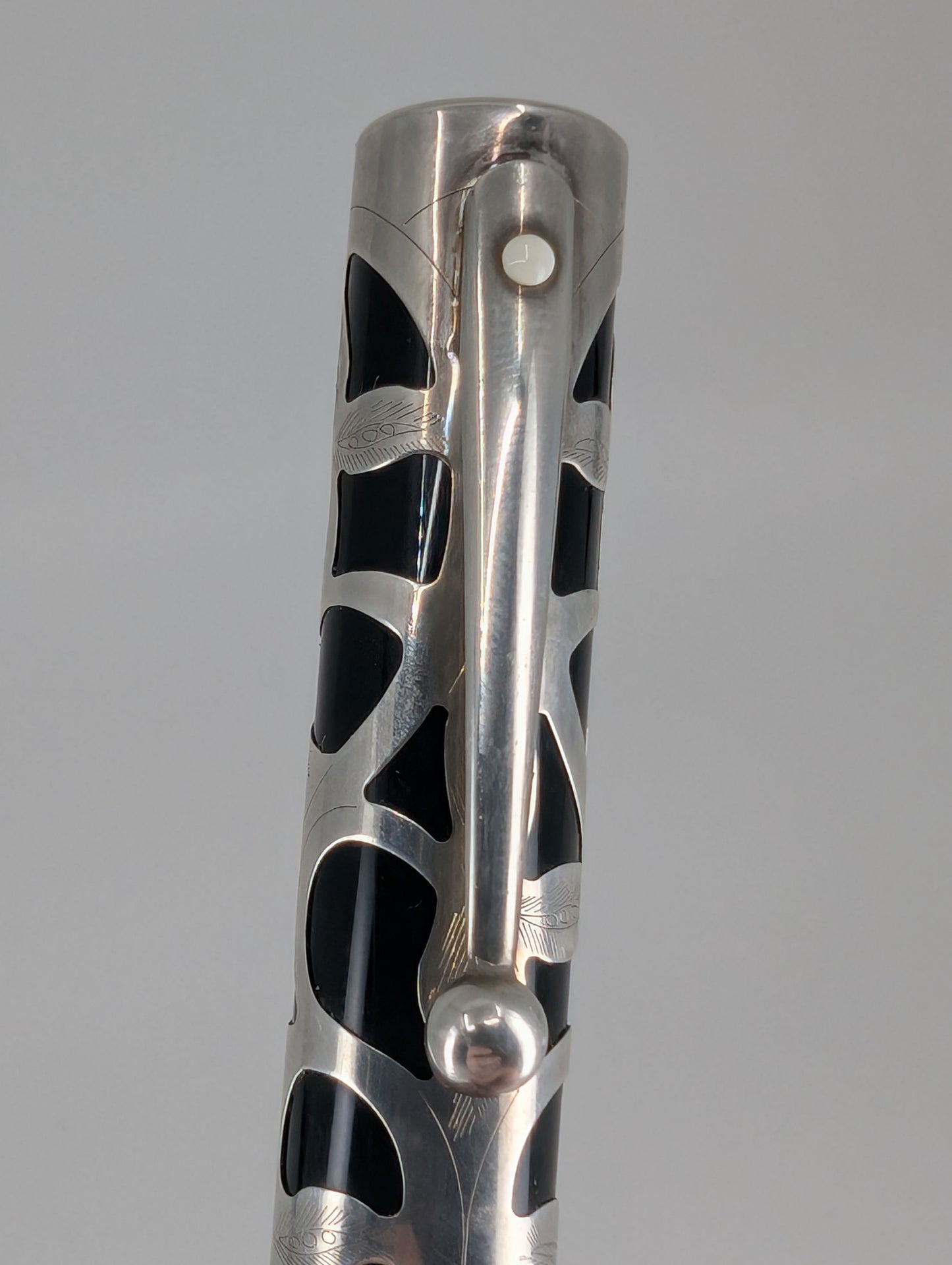 *Consignment* Sheaffer Nostalgia Sterling Silver Fountain Pen 18k Gold Fine Nib