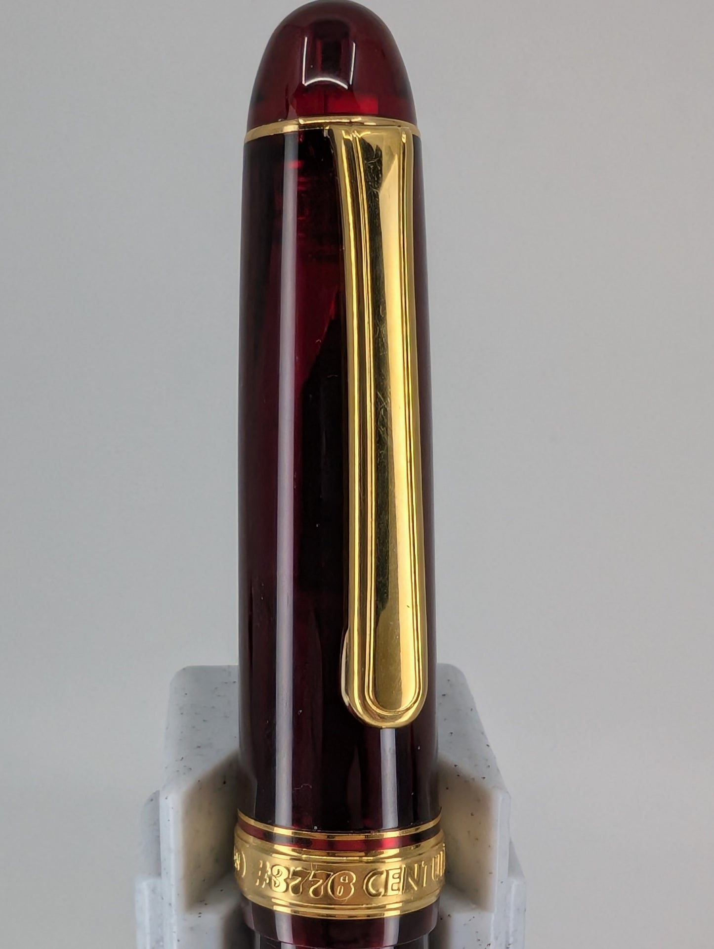 *Consignment* Platinum Century Bourgogne Fountain Pen 14k Gold Medium Nib
